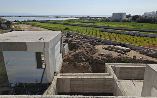 Συγκρότημα κατοικιών με θέα θάλασσα και πισίνες στη Μικρή Βίγλα Νάξου