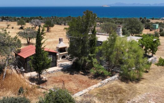 Πωλείται αγροτεμάχιο 5.421 τ.μ., εκτός οικισμού με κτίσμα 32 τ.μ. στον Κλειδώ Νάξου