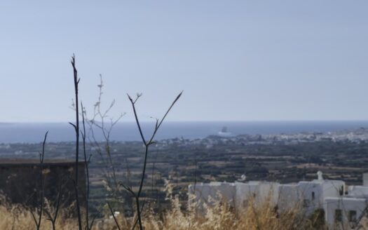 Στο Γλινάδο Νάξου διατίθεται προς πώληση οικόπεδο 240 τ.μ. εντός οικισμού
